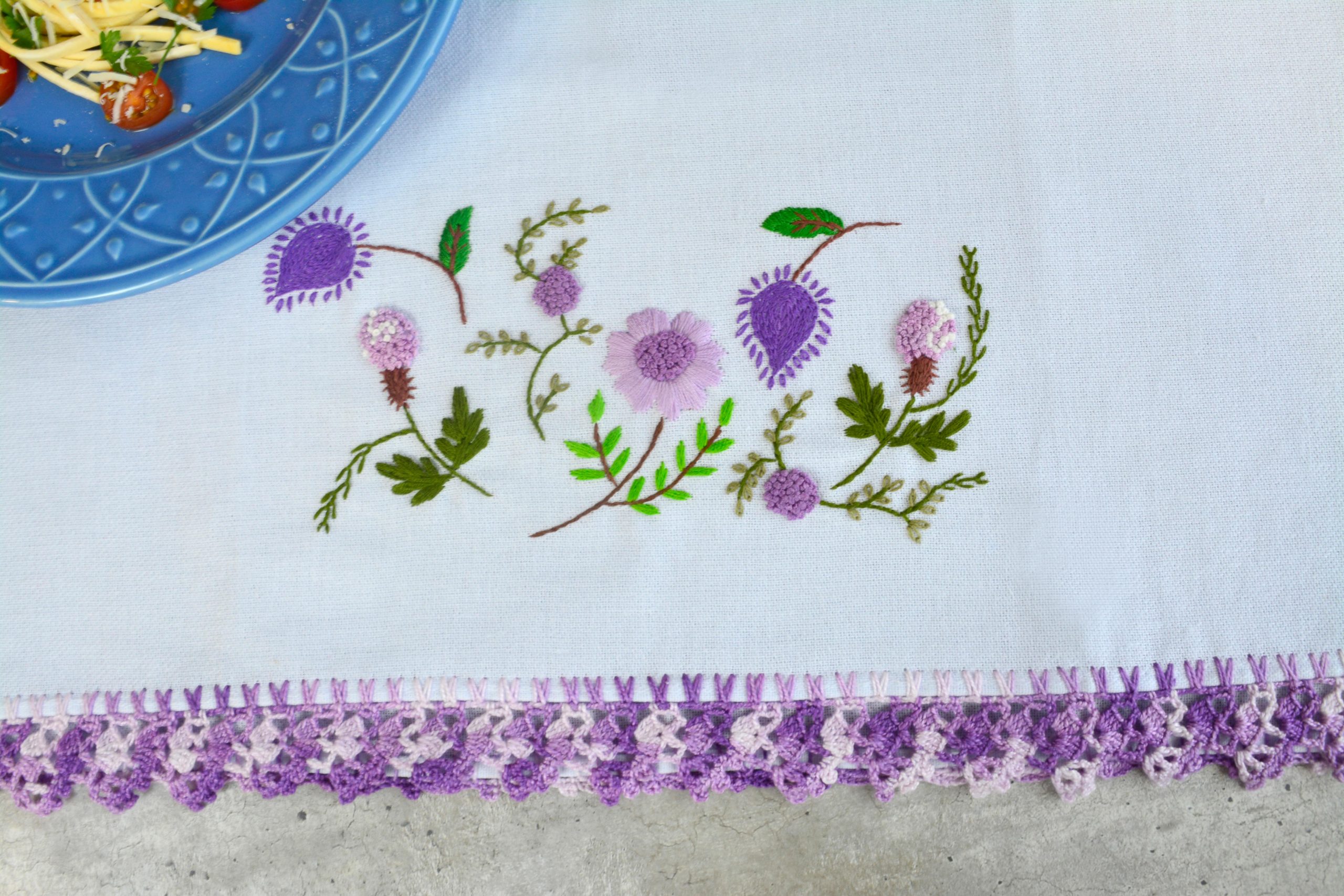 Pano de Prato Bordado Violeta