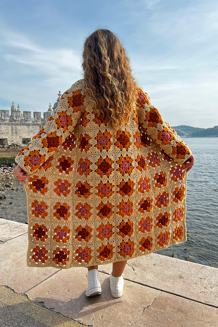 Cardigã Maxi com Granny Squares