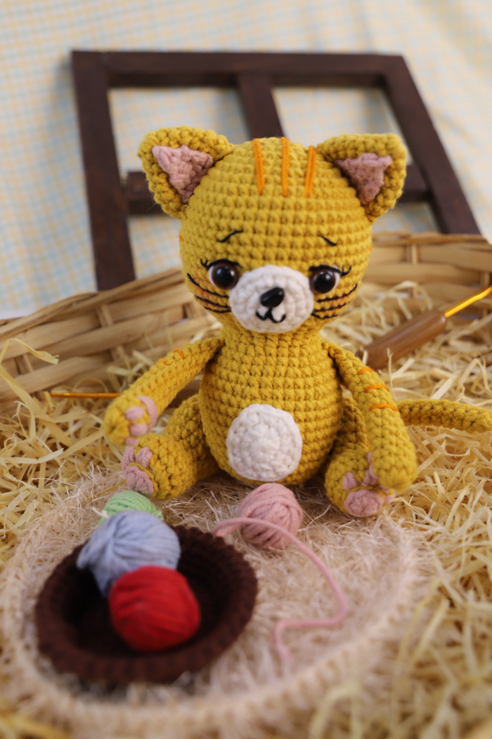 Gatinho crocheteiro mostarda